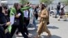 د "ډوډۍ او سور ګل" په نوم د افغان مېرمنو د اعتراضونو مستند نندارې ته وړاندې شو 