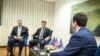 Kryeministri i Kosovës, Albin Kurti, gjatë një takimi me të dërguarin amerikan për Ballkanin Perëndimor, Gabriel Escobar, dhe të dërguarin e BE-së për dialogun Kosovë - Serbi, Mirosllav Lajçak. 5 qershor 2023. 