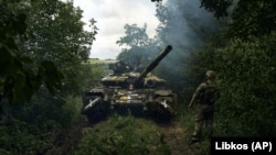 Український танк поблизу Бахмута на Донеччині, 17 червня 2023 року 
