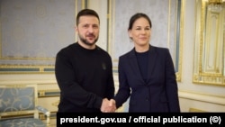 Ուկրաինայի նախագահ Վլադիմիր Զելենսկին և Գերմանիայի ԱԳ նախարար Անալենա Բերբոքը, 21-ը մայիսի, 2024թ.