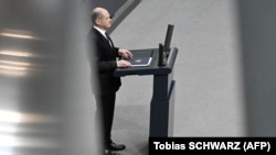 Olaf Scholz a német szövetségi parlament ülésén Berlinben 2023. november 28-án