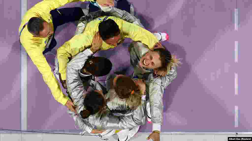 Українські шаблістки виграли золоті нагороди на Олімпійських іграх у Парижі. Для України це історичне «золото», адже це перша медаль вищого ґатунку в цьому виді змагань з 2012 року. Тоді в індивідуальному розряді перемогу святкувала Яна Шемякіна. А в командному виступі Україна востаннє вигравала у 2008-му, до речі, завдяки 17-річній Харлан