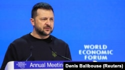 Președintele ucrainean Volodimir Zelenski vorbește la reuniunea anuală a Forumului Economic Mondial de la Davos, în Elveția, pe 16 ianuarie 2024. (Foto: Denis Balibouse, Reuters)