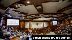 Deputații constată că Federația Rusă poartă un război de agresiune ilegal, neprovocat și nejustificat împotriva Ucrainei