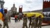 Народився Едуард Хатмуллін на Донеччині, у Костянтинівці. З 2014 року став одним із засновників волонтерської організації, яка допомагала військовим