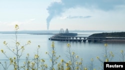 Ռուսաստանի Կրասնոդարի երկրամասում հրդեհը տեսանելի է Կերչի կամրջից, 3-ը մայիսի, 2023թ.
