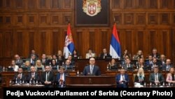 Kryeministri i ri i Serbisë, Millosh Vuçeviq, dhe kabineti i ri qeverisës serb. 