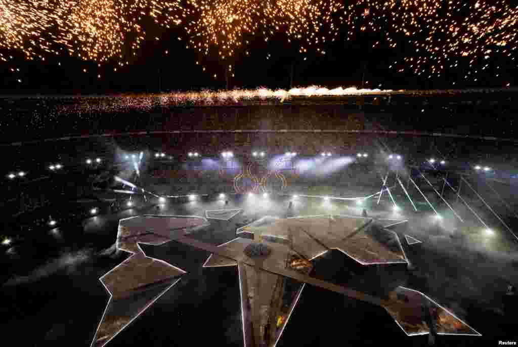 Aproape 11.000 de sportivi de pe toate continentele, aici integrate în scena de pe Stade de France, au participat la Jocurilor Olimpice de la Paris. Cele mai multe medalii au fost obținute de SUA, 126, conform clasamentului final: 40 de aur, 44 de argint și 42 de bronz. China a obținut 91 de medalii - 40 de aur, 27 de argint și 24 de bronz - urmată de Japonia, cu 20 de aur, 12 de argint și 13 de bronz (45 în total). România s-a clasat pe locul 23, cu nouă medalii: 3 de aur, 4 de argint și 2 de bronz.