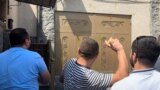 Ermeni protestçileri Belarus ilçihanasyna ýumurtga, ýeralma bilen 'hüjüm edýär'.
