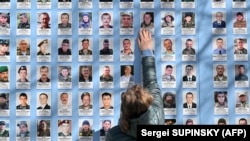 دیوار یادبود کشتهشدگان تهاجم روسیه به اوکراین در کییف