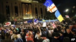 Під час протесту проти законопроєкту про «іноземних агентів» у столиці Грузії. Тбілісі, 28 квітня 2024 року