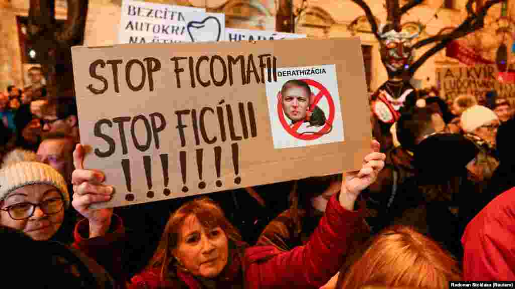 Az ellenzéki pártok hetek óta halogatták a büntetőjogi reformok felgyorsításáról szóló szavazást, és december eleje óta közel heti rendszerességgel több tízezres tüntetéseket tartanak, és az országos megmozdulások csütörtök este is folytatódtak 