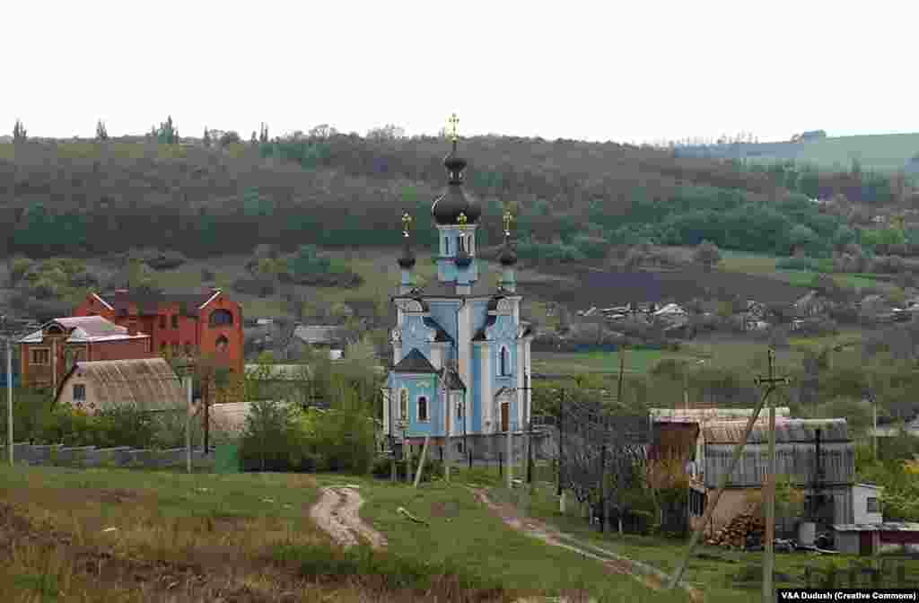 Pravoslavna crkva u selu Bogorodične, Donjecka oblast, snimljena 2009. godine. 