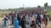 د دته خېلو او شوال کډوال د خپلو غوښتنو لپاره په بنو کې د احتجاجي لاریون پر مهال ـ د اکتوبر ۱۲مې انځور.