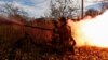Forcat ukrainase duke qëlluar me një granatëhedhës antitank SPG-9, ndaj trupave ruse në qytetin Avdijivka në Ukrainën lindore, më 8 nëntor.<br />
<br />
Trupat ruse janë përpjekur për disa javë të rrethojnë qytetin industrial, por kanë hasur në rezistencën e ashpër ukrainase.