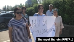 Қаңтар оқиғасына қатысқан Нұрсұлтан Исаевтың туыстары істің әділ тергелгенін қалайды. Ақтөбе, 9 тамыз, 2022 жыл.