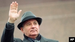 Ish-lideri sovjetik, Mikhail Gorbachev. 
