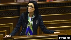 Armenia - Justice Minister Arpine Hovannisian speaks in parliament, Yerevan, 16Mar2016.