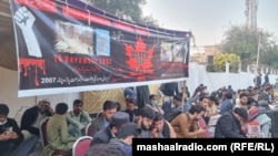 د پاړه چینار لسګونه کډوالو د نومبر پر ۱۶مه په پېښور کې مظاهره وکړه. 