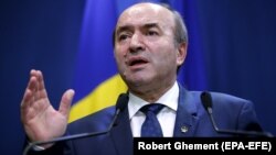 Tudorel Toader este contestat în stradă de protestatari, de magistrați și de opoziție