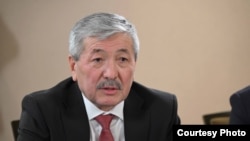 Министрлер Кабинетинин төрагасы Адылбек Касымалиев