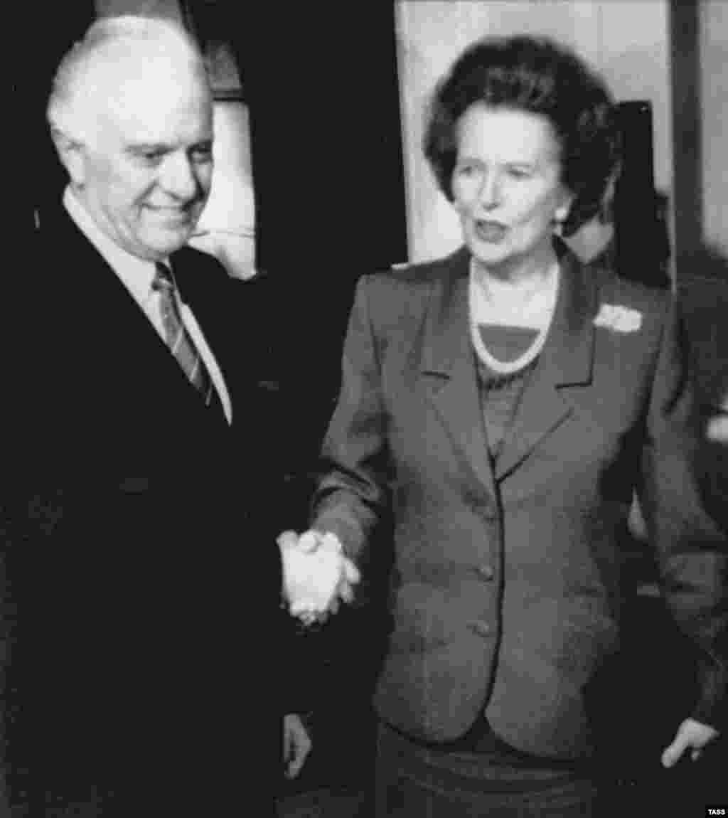 Sowetleriň daşary işler ministri Eduard Şewardnadze we Britaniýanyň premýer ministri Margaret Tatçer. London. 1989 ý.