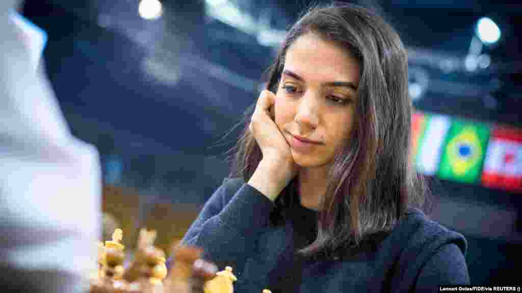 Jucătoarea de șah iraniană Sara Hadem fără val islamic la campionatele de șah FIDE World Rapid și Blitz Chess din Alma Ata, Kazahstan, 26 decembrie.