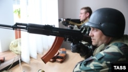Бойовики, що захопили будівлю СБУ в Луганську