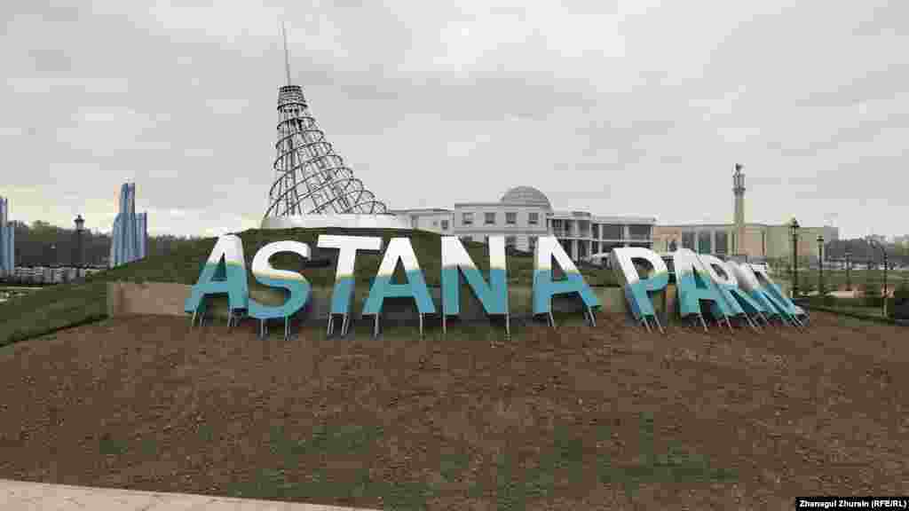 Құрылысы соңғы аптада қарқынды жүріп жатқан жаңа "Астана паркінде" ел астанасындағы "Хан шатыр" көшірмесі де бар.
