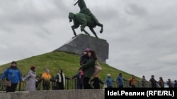 Салават Юлаев һәйкәлен якларга чыгучылар, 11 октябрь