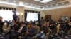 Парламент кырдаалды талкуулоо үчүн чогулду (түз эфир)
