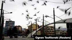 Ura kryesore mbi lumin Ibër, që ndan Mitrovicën në dy komuna. (Foto:Reuters)