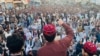 د پښتون ژغورنې غورځنګ مشر منظور پشتین د ناامنۍ ضد یوې جلسې ته د وینا پر مهال - پخوانی انځور.