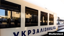 Рейковий автобус, який з 30 листопада курсує між столичним залізничним вокзалом і аеропортом «Бориспіль»