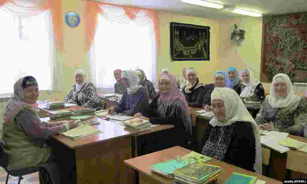 Tatarstan -- Scene of World Tatar Congress participants visit to Kukmara district of Tatarstan, 09Dec2012