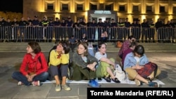 აქციის, "შინ ევროპისკენ" მონაწილეები მთავრობის ადმინისტრაციის შენობასთან მივიდნენ
