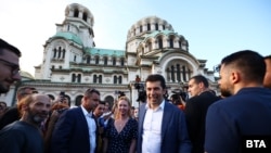 Kiril Petkov bolgár miniszterelnök a Szent Alekszandr Nyevszkij-székesegyház és a Nemzetgyűlés közötti téren a kormányt támogató tüntetésen Szófiában 2022. június 21-én