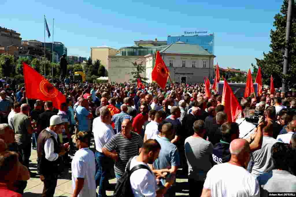 Deri në vitin 2017, pensioni i veteranëve nuk ka mundur të jetë më pak se paga minimale në Kosovë, përkatësisht 170 euro, sa edhe marrin ata. 