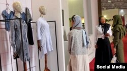 نیروهای پلیس از آغاز فصل تابستان و گرمشدن هوا در ایران با شهروندانی که سلیقه حاکمیت را در پوشش رعایت نمیکنند، برخورد میکنند