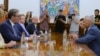 Српскиот претседател Александар Вучиќ со рускиот амбасадор Александар Бочан-Харченко, Белград, 6 јуни 2022 година.