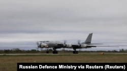 Бомбардировщик Ту-95, с таких Россия запускает крылатые ракеты по Украине