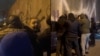 На Лашу Джиошвили накинулись неизвестные, которые пытались затолкать его в гражданский автомобиль