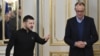 Президент Володимир Зеленський (ліворуч) і лідер німецької партії ХДС/ХСС Фрідріх Мерц у Києві, грудень 2024 року 
