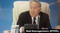 Қазақстан президенті Нұрсұлтан Назарбаев "Рухани жаңғыру" бағдарламасына бір жыл толғанына орай ұйымдастырылған жиында сөйлеп отыр. Астана, 12 сәуір 2018 жыл.