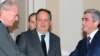 Ереван - Президент Армении Серж Саргсян приветствует председателя комиссии по внешним отношениям парламента Швеции, специального докладчика по вопросу Нагорного Карабаха Парламентской Ассамблеи ОБСЕ Горана Ленмаркера, Ереван, 12 марта 2010 г.