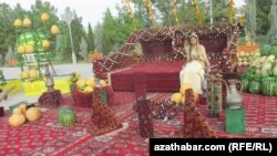 Haly sergisi. Aşgabat (arhiw suraty) 