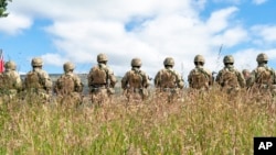 Recruți din armata ucraineană instruiți de experți militari britanici la o bază din apropiere de Manchester, 7 iulie 2022.