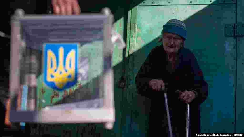 Devlet şarqında 2014 senesi Ruisye ve Ukraina arasında başlağan cenkten soñ 13 biñden ziyade insan elâk oldı