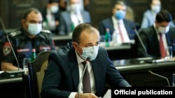 Առողջապահության նախարար Արսեն Թորոսյանը կառավարության արտահերթ նիստի ժամանակ, 13 հուլիսի, 2020թ.