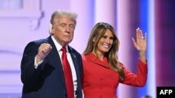 Ozalky prezident Donald Tramp ozalky birinji hanym Melania Tramp bilen, Respublikan partiýanyň milli konwensiýasynyň soňky güni.